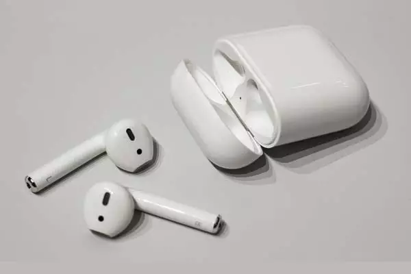 Apple AirPods First Generation 2016